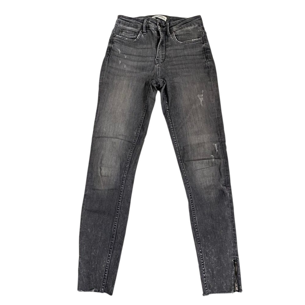 Zara Women skinny jeans with‎ zippers and raw hem. Size 2
